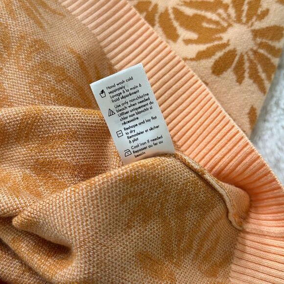 L*Space Plumeria Pullover Size M - Picture 12 of 13